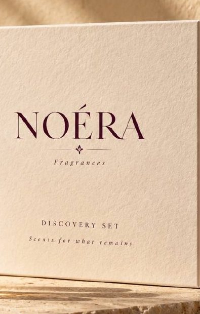 Krabička NOÉRA Discovery Set na travertinovém bloku v odpoledním světle